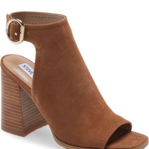 Steve Madden Tangible Sandal in Chestnut Suede
